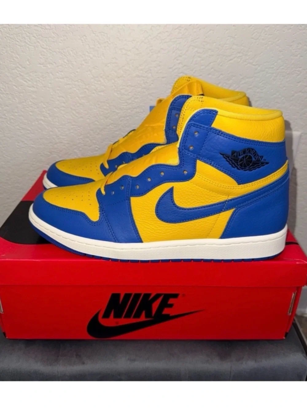 Nike Air Jordan 1 High Reverse Laney Sneakers in Blue and Yellow - Picture 4 of 9